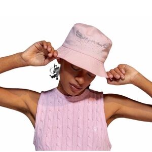 NWT ✨ URBAN OUTFITTERS BUCKET HAT